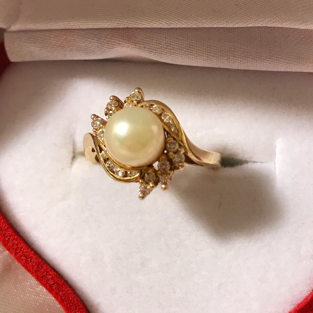 Princess Di Pearl & Diamond Yellow 14K Gold Ring